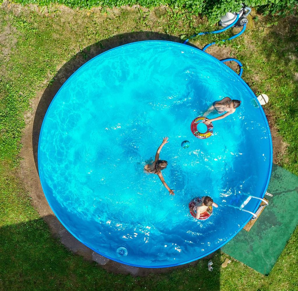Bathing fun in Corona times: Pool owners only have to think about the power connection for the pump, the filter and safety