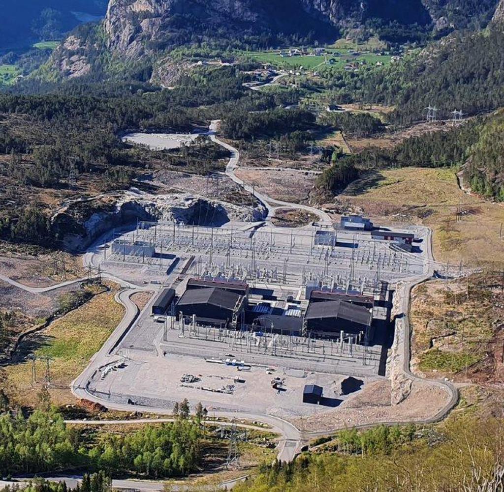 Norway cable In the foreground the converter station NordLink in Wilster/Schleswig-Holstein in August 2020. In the background the substation Wilster/West.