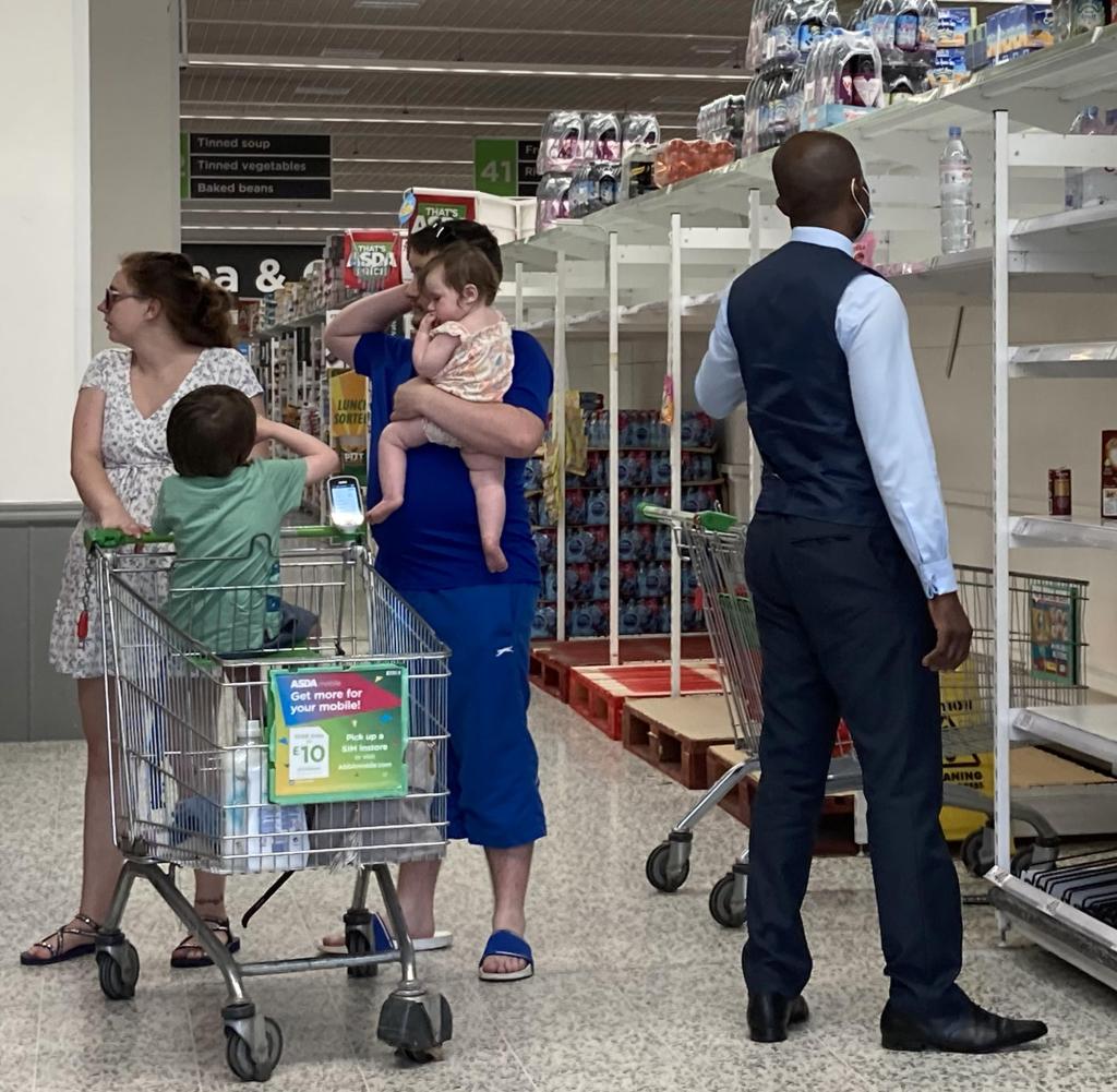 Bei britischen Verbrauchern sinkt das Vertrauen in die Konjunktur. Der Einzelhandel bekommt das zu spüren