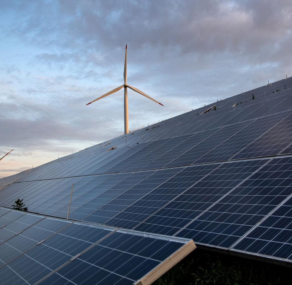 According to the Commission, producers of green, coal or nuclear power are currently making enormous profits