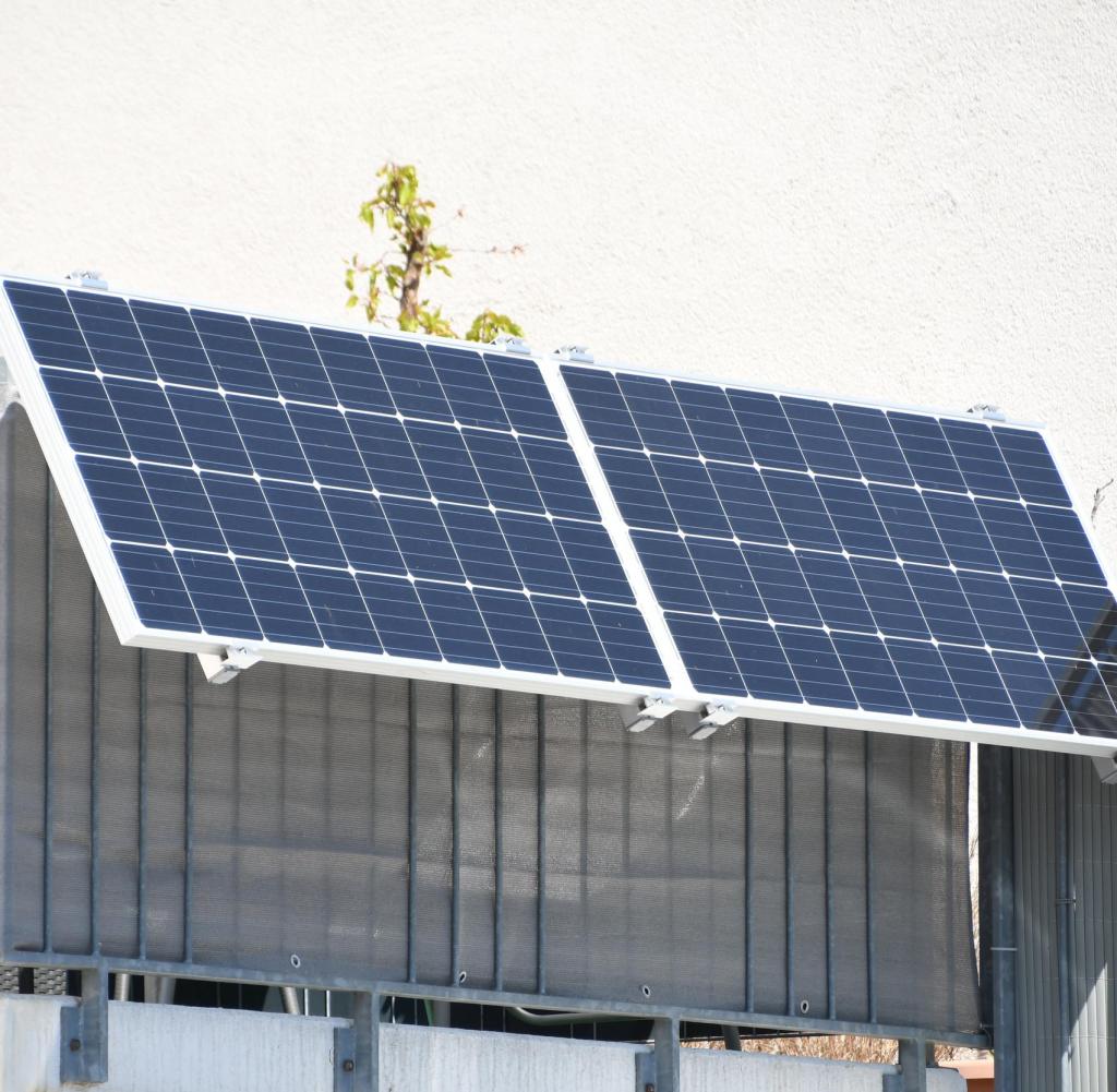 Regarding the report by Markus Peters from April 1, 2022: Small solar power systems can even be installed on a rented balcony.