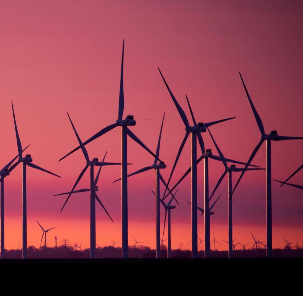Wind turbines are in a wind farm in Sönke-Nissen-Koog on the North Sea.  The expansion of wind energy is now making rapid progress again in Schleswig-Holstein.  (to dpa: 